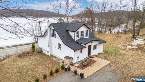 677 Warwick Tpke, Hewitt, NJ, 07421-2141 | Card Image