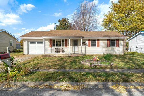 402 E 11th St, Brookston, IN, 47923-8114 | Card Image