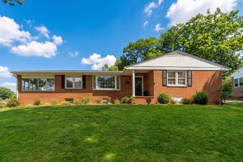 525 Robin St, STAUNTON, VA, 24401 | Card Image