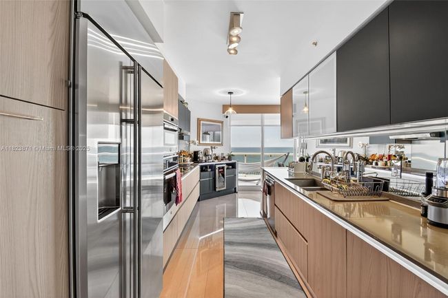 APT-1401 - 18671 Collins Ave, Condo with 3 bedrooms, 4 bathrooms and null parking in Sunny Isles Beach FL | Image 10