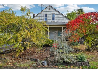 6738 Se 62 Nd Ave, House other with 3 bedrooms, 1 bathrooms and null parking in Portland OR | Image 1