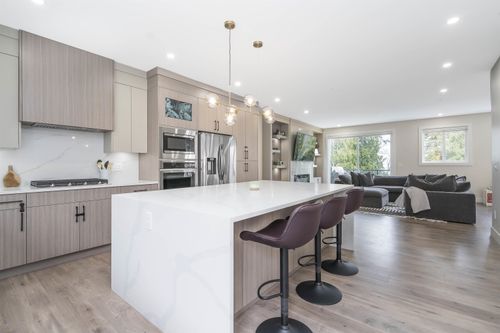 31-8295 Nixon Rd, Chilliwack, BC, V4Z0C8 | Card Image