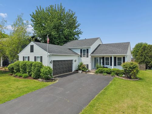2104 Oak Leaf Ln, Lake Villa, IL, 60046-7572 | Card Image