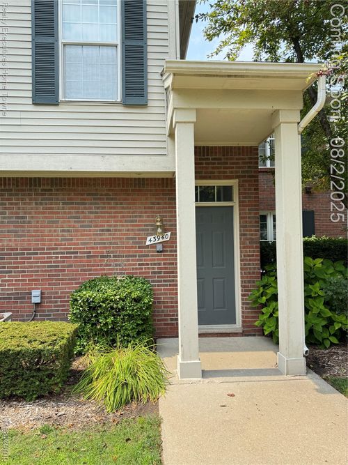 43940 Elm Dr, Sterling Heights, MI, 48313-1186 | Card Image
