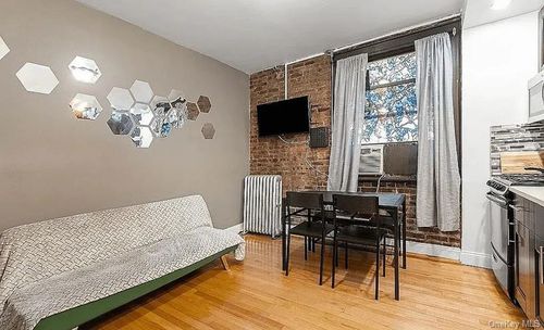 1e-21-37 33rd St, Astoria, NY, 11105-2322 | Card Image