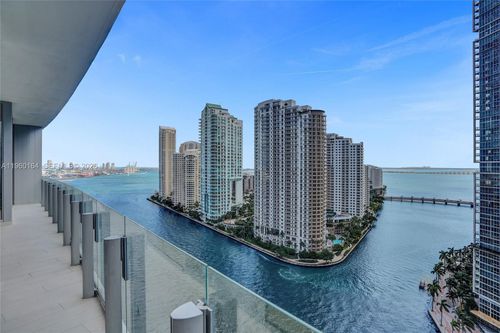 2105w-300 Biscayne Boulevard Way, Miami, FL, 33131 | Card Image
