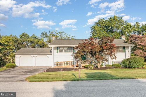 3 Goldcrest Pl, Harrisburg, PA, 17111-3003 | Card Image