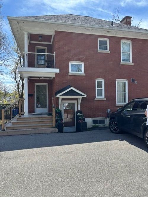 12 Vincent St, Newmarket, ON, L3Y4G2 | Card Image