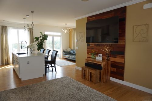 127-127 Brentwood Cir, Danbury, CT, 06810-1519 | Card Image