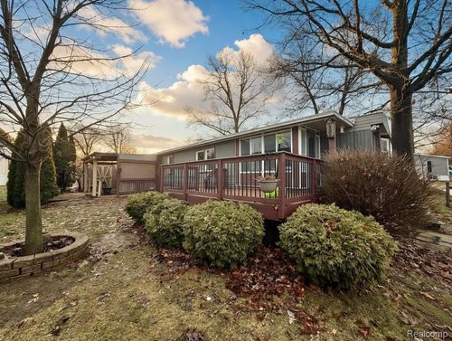 277 W Glengarry Ct, Highland, MI, 48357-3619 | Card Image