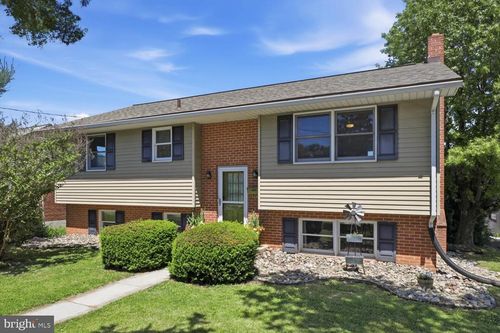 715 Center Ave, EPHRATA, PA, 17522-2303 | Card Image