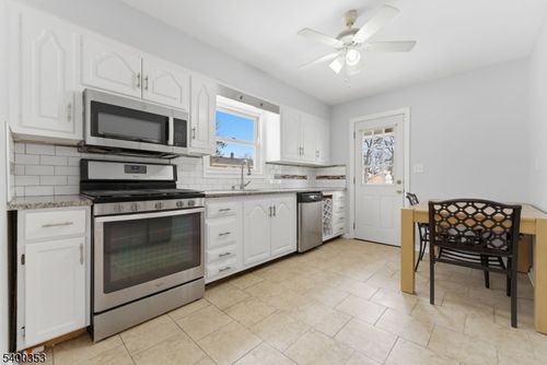 411 Hory St, Roselle, NJ, 07203-2337 | Card Image