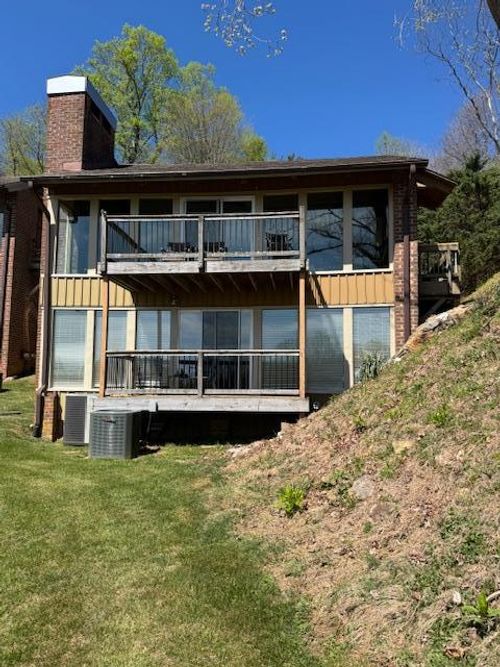 28 Doe Highlands Dr, Hillsville, VA, 24343-5573 | Card Image