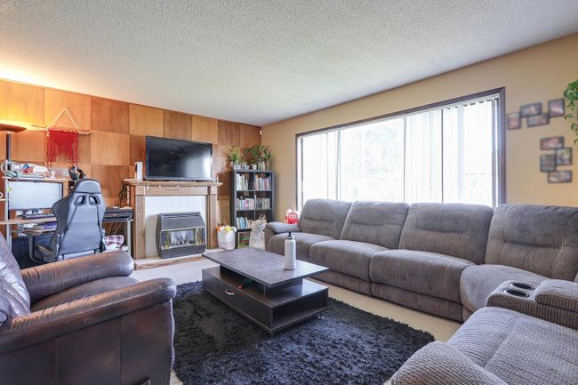 32059 Melmar Avenue, House other with 4 bedrooms, 2 bathrooms and 4 parking in Abbotsford BC | Image 3