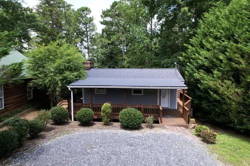 8940 Bay Dr, Gainesville, GA, 30506-6735 | Card Image