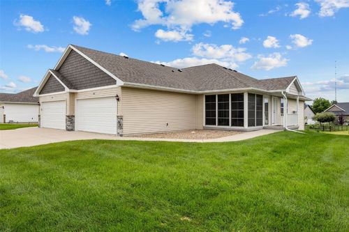 913 Deer Run Dr Ne, Cedar Rapids, IA, 52402-7372 | Card Image