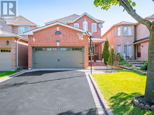 lower-423 Flanagan Crt, Newmarket, ON, L3X2G1 | Card Image