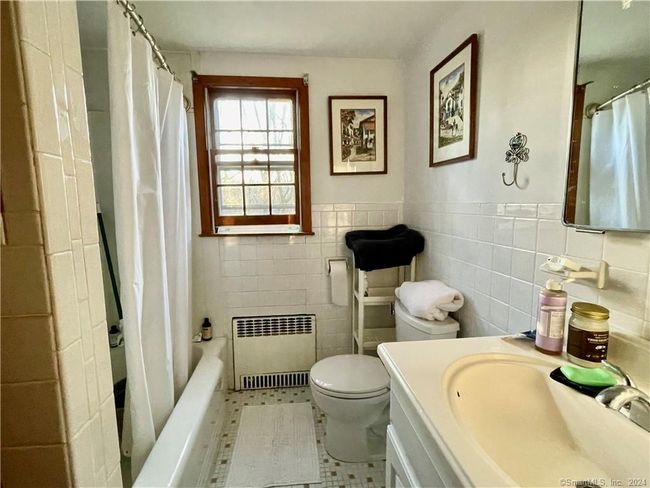 Apartment Tub Bath | Image 25