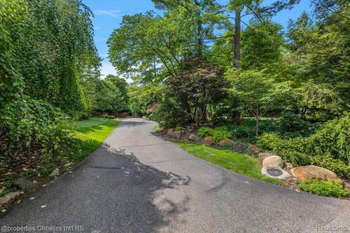 4647 Private Lake Dr, Bloomfield Hills, MI, 48301-3636 | Card Image