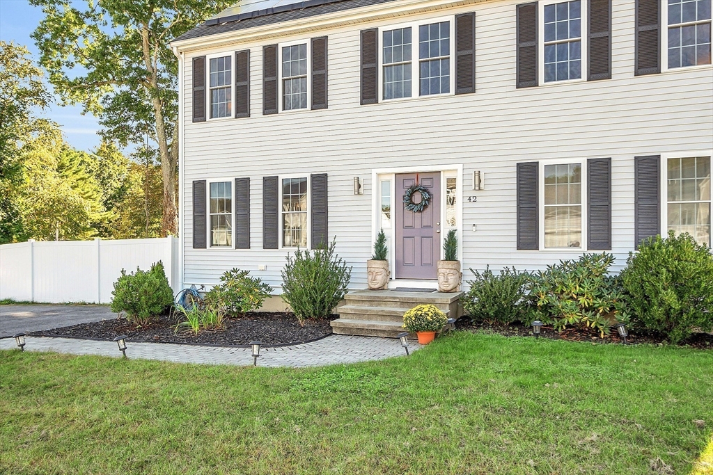 Ripley Dr, Stoughton, MA 02072