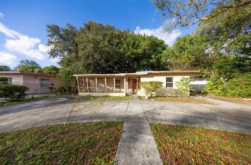 763 Ne 140th St, North Miami, FL, 33161-3233 | Card Image