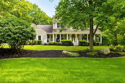 109 Woodridge Dr, Saunderstown, RI, 02874-1944 | Card Image
