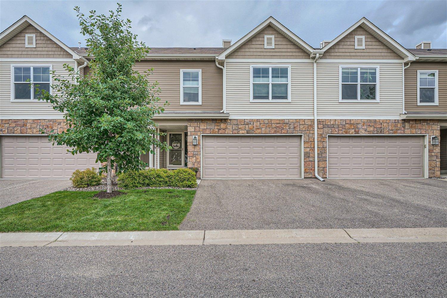 Stonewood Pl, Burnsville, MN 55306