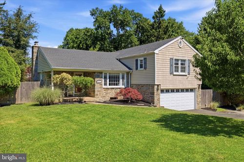 923 Sunset Dr, BLUE BELL, PA, 19422-2043 | Card Image
