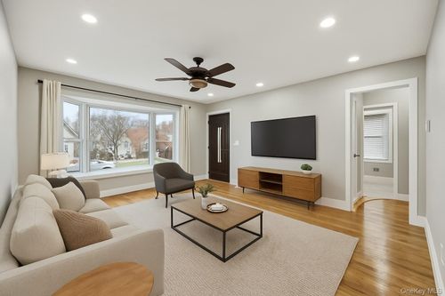 243 134th Ave, Rosedale, NY, 11422-1424 | Card Image