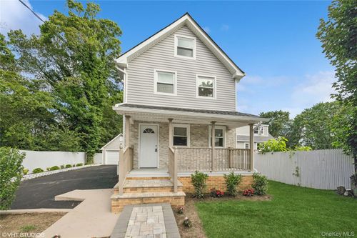 92 Columbia St, Huntington Station, NY, 11746-1218 | Card Image