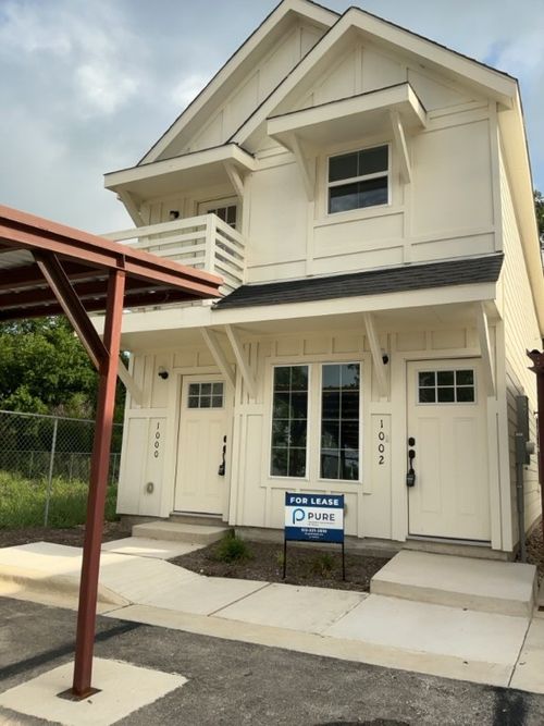 1000-2002 W 2nd St, Taylor, TX, 76574-2550 | Card Image