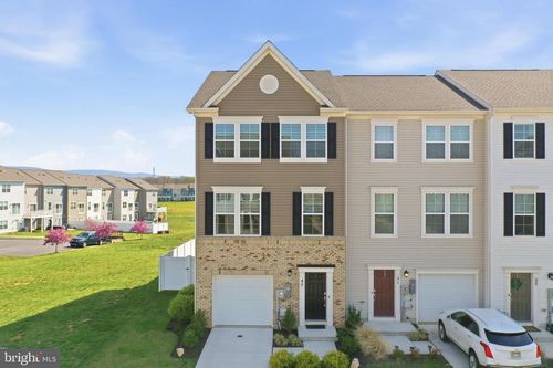 47 Arsberg Dr, CHARLES TOWN, WV, 25414-1352 | Card Image