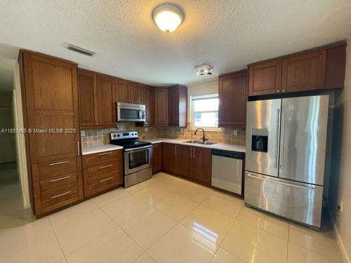 18235-18233 Oleta Dr, North Miami Beach, FL, 33160-2050 | Card Image