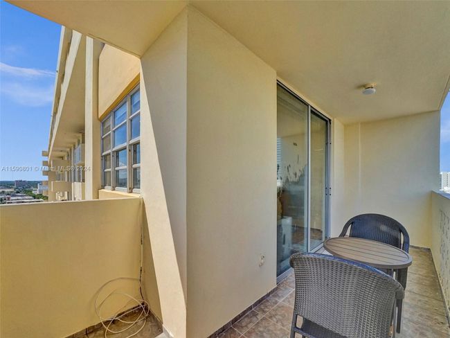 1702 - 1833 S Ocean Dr, Condo with 2 bedrooms, 2 bathrooms and null parking in Hallandale Beach FL | Image 47