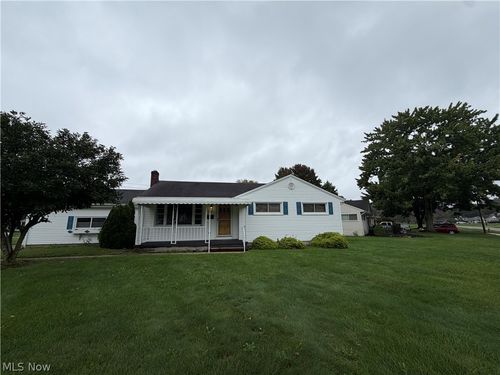 3135 Estates Cir, Youngstown, OH, 44511-2140 | Card Image
