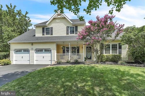 198 Greenbriar Ln, NEWTOWN, PA, 18940-1681 | Card Image