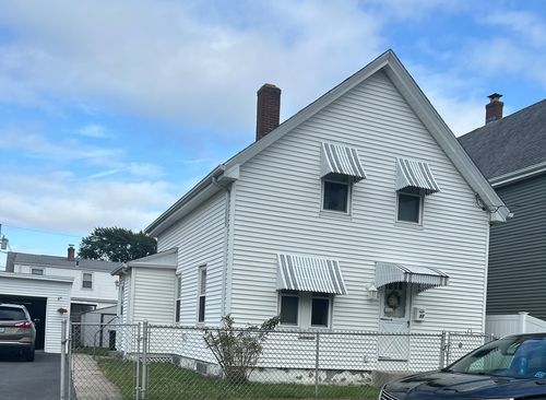 37 Julian St, Pawtucket, RI, 02861-1227 | Card Image