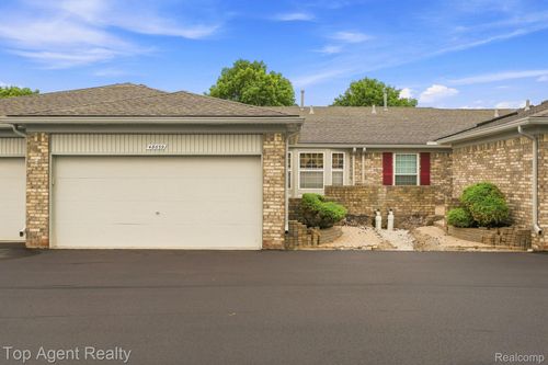 48659 Sundance Ct, Shelby Township, MI, 48315-4277 | Card Image