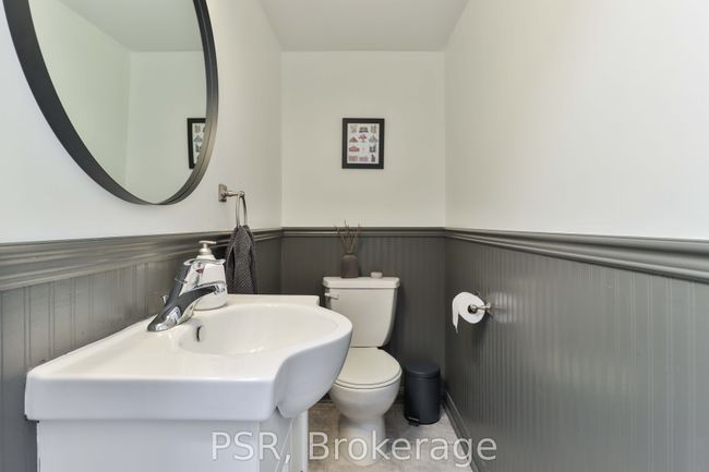 712 - 10 Laidlaw St, Condo with 3 bedrooms, 2 bathrooms and 1 parking in Toronto ON | Image 5