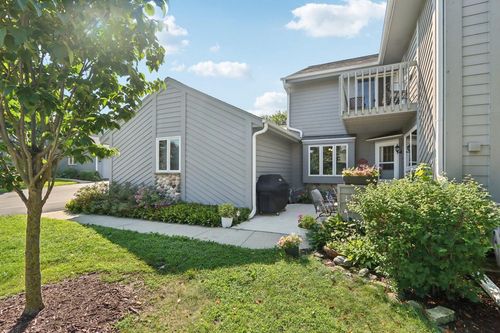 15665 W Brook Drive, New Berlin, WI, 53151 | Card Image