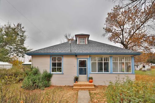 301 Noble St, Barons, AB, T0L0G0 | Card Image