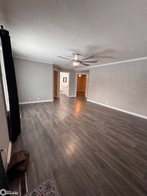 814 14th St, Eldora, IA, 50627-1222 | Card Image