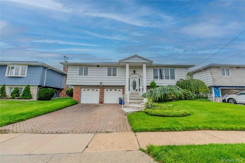 3232 Ocean Harbor Dr, Oceanside, NY, 11572-3546 | Card Image