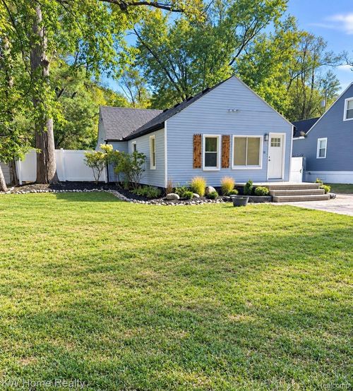 21210 Berg Road, Southfield, MI, 48033 | Card Image