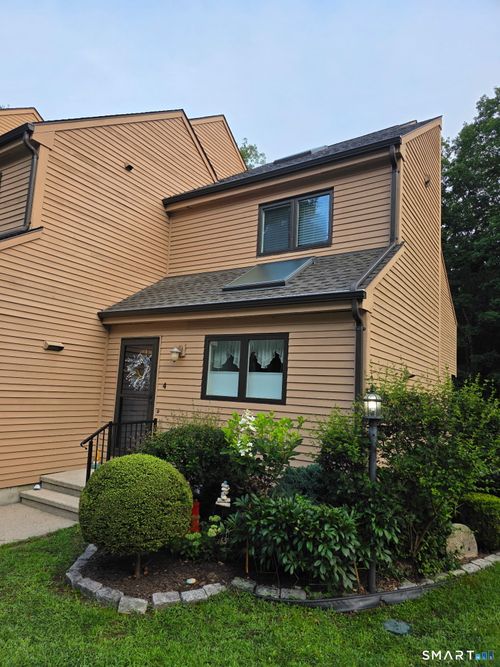4-101 W Main St, Niantic, CT, 06357-1747 | Card Image