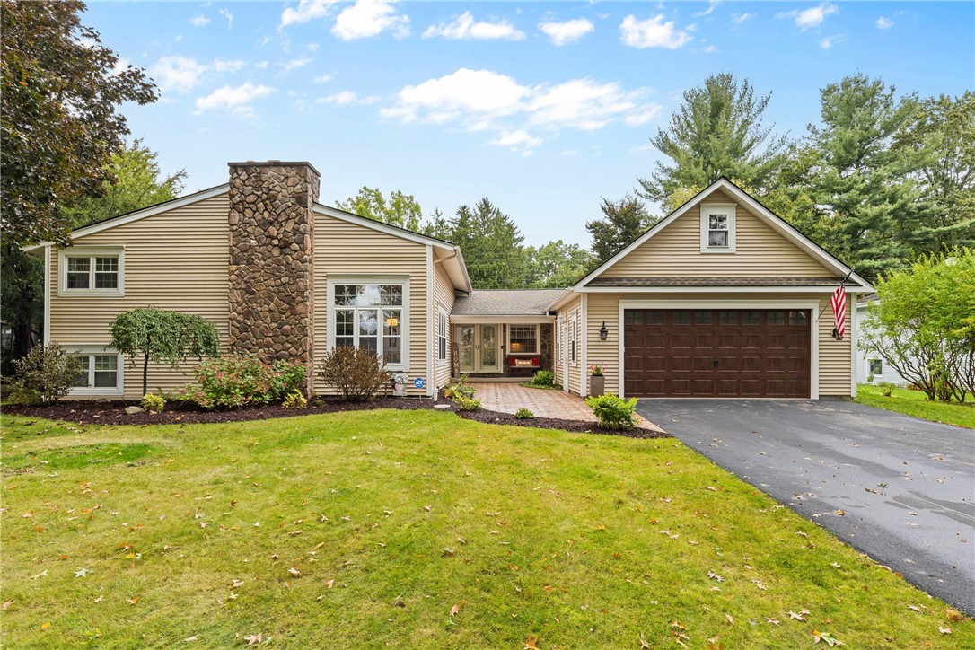 Larchwood Dr, Pittsford, NY 14534