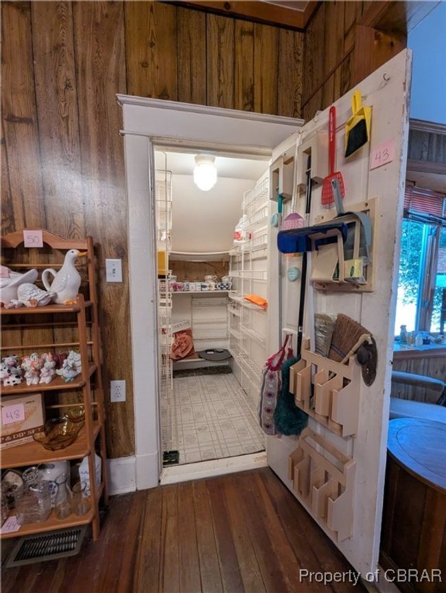 Walk-in Pantry | Image 22