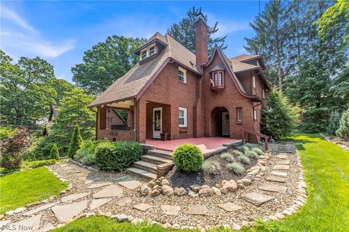 748 Evergreen Dr, Akron, OH, 44303-1526 | Card Image