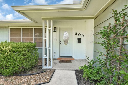 209 W 6th St, Deer Park, TX, 77536-2627 | Card Image