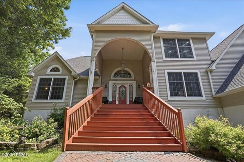 111 Mill Ridge Dr, Milford, PA, 18337-9491 | Card Image